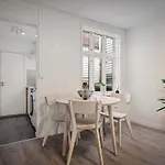 Style I Cozy Street I Easy Check In Apartment